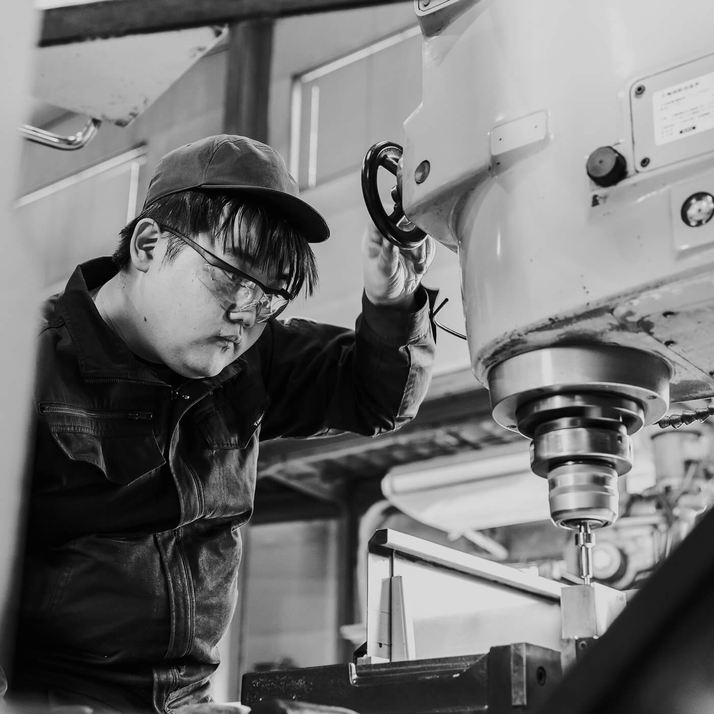平野工業の社員の仕事中の画像